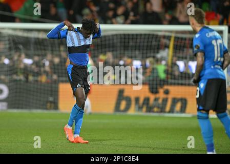 Abakar Sylla (94) du Club Brugge photographié ayant l'air abattu et déçu lors d'un match de football entre KV Ostende et Club Brugge KV pendant le 28 ème jour de match de la Ligue Pro Jupilier pour la saison 2022-2023 , le vendredi 3 mars 2023 à Ostende , Belgique . PHOTO SPORTPIX | David Catry Credit: Sportpix/Alay Live News Banque D'Images