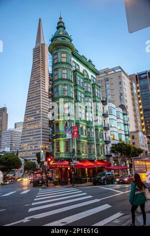 La Pyramide Transamerica était autrefois le plus haut bâtiment de San Francisco et reste l'un des bâtiments les plus emblématiques de la ville. Banque D'Images