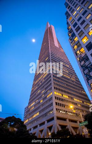 La Pyramide Transamerica était autrefois le plus haut bâtiment de San Francisco et reste l'un des bâtiments les plus emblématiques de la ville. Banque D'Images