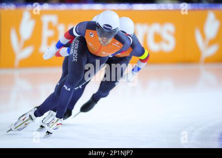 Heerenveen, pays-Bas. 3rd mars 2023. L'équipe de Patrick Roest (front) des pays-Bas se produit lors de la poursuite de l'équipe masculine aux Championnats du monde de patinage de vitesse de l'UIP à Heerenveen, aux pays-Bas, en 3 mars 2023. Credit: Zheng Huansong/Xinhua/Alay Live News Banque D'Images