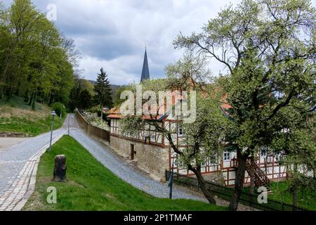 Vue sur la ville de Blankenburg dans les montagnes Harz Banque D'Images