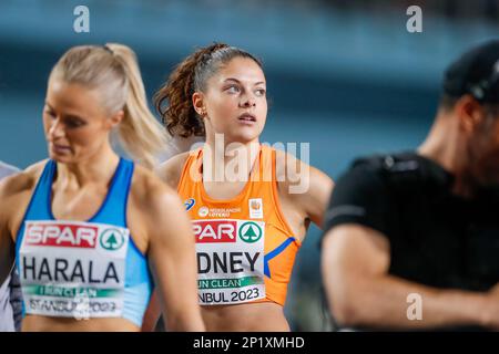 ISTANBUL, TURQUIE - MARS 4: Zoe Sedney des pays-Bas après avoir participé aux 60m haies femmes pendant le jour 2 des Championnats européens d'athlétisme en salle à l'Atakoy Athletics Arena sur 4 mars 2023 à Istanbul, Turquie (photo par l'Agence Nikola Krstic/BSR) Banque D'Images