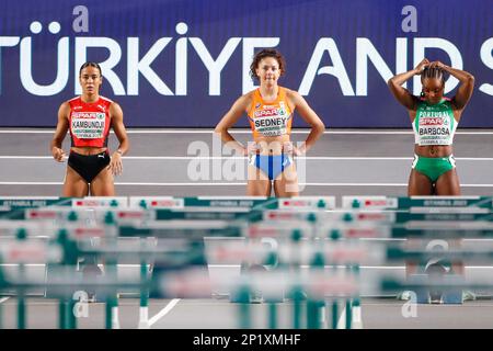 ISTANBUL, TURQUIE - MARS 4: Zoe Sedney des pays-Bas avant de participer aux 60m haies femmes pendant le jour 2 des Championnats européens d'athlétisme en salle à l'Atakoy Athletics Arena sur 4 mars 2023 à Istanbul, Turquie (photo par l'Agence Nikola Krstic/BSR) Banque D'Images