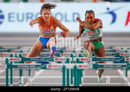 ISTANBUL, TURQUIE - MARS 4: Zoe Sedney des pays-Bas en compétition dans les 60m haies femmes pendant le jour 2 des Championnats européens d'athlétisme en salle à l'Atakoy Athletics Arena sur 4 mars 2023 à Istanbul, Turquie (photo par l'Agence Nikola Krstic/BSR) Banque D'Images