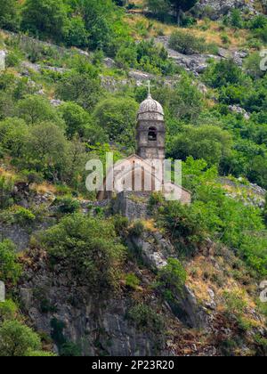 Église notre-Dame de Remedy dans la montagne au-dessus de Kotor Banque D'Images
