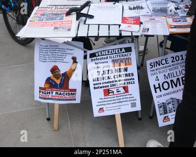 Banque d'Angleterre, Londres, Royaume-Uni. 4th mars 2023. À l'anniversaire de la mort de Hugo Chavez en 10th, les manifestants exigent le retour de 31 tonnes d'or du Venezuela détenus à la Banque d'Angleterre. Crédit : Matthew Chattle/Alay Live News Banque D'Images