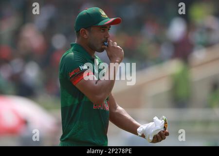 Taskin Ahmed lors du match international d'une journée Bangladesh-Angleterre 2nd au stade national de cricket Sher-e-Bangla à Mirpur, Dhaka, au Bangladesh. Banque D'Images