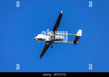 La Force aérienne maltaise IAI Heron Shoval (ORD. AS2132) à l'approche de la piste 31 après une journée de mission. Banque D'Images