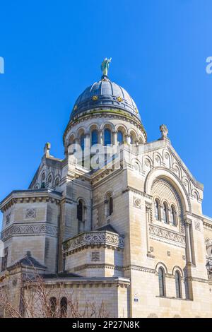 Extérieur de la Basilique Saint-Martin de Tours 19/20th Century, Tours, Indre-et-Loire (37), France. Banque D'Images