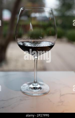 Dégustation de vins rouges de reserva rioja, visite de cave à Haro, capitale de la région viticole de Rioja, Espagne Banque D'Images