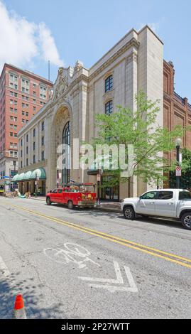 Centre-ville de Pittsburgh : Heinz Hall, à l'origine le Penn Theatre de Loew, est maintenant la maison en brique et terre cuite de l'orchestre symphonique de Pittsburgh. Banque D'Images