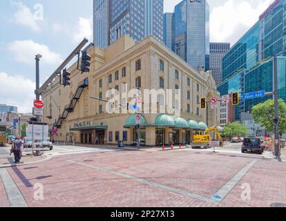 Centre-ville de Pittsburgh : Heinz Hall, à l'origine le Penn Theatre de Loew, est maintenant la maison en brique et terre cuite de l'orchestre symphonique de Pittsburgh. Banque D'Images