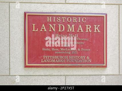 Centre-ville de Pittsburgh : Heinz Hall, à l'origine le Penn Theatre de Loew, est maintenant la maison en brique et terre cuite de l'orchestre symphonique de Pittsburgh. Plaque de repère Banque D'Images