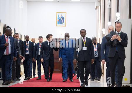 Emmanuel Macron et Felix Tshisekedi arrivent pour la conférence de presse au palais de la nation, à Kinshasa, République démocratique du Congo, sur 04 mars 2023. Photo de Jacques Witt/Pool/ABACAPRESS.COM crédit: Abaca Press/Alay Live News Banque D'Images