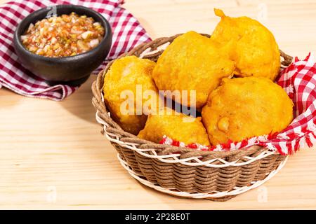 Pommes de terre farcies frites typiques de plusieurs pays d'Amérique latine Banque D'Images