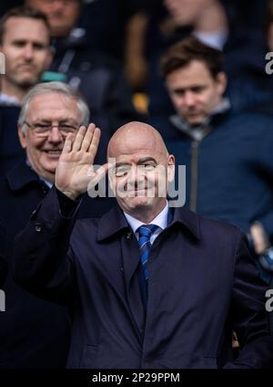 Le président de la FIFA Gianni Infantino regarde depuis la boîte du réalisateur pendant le match du championnat Sky Bet à la Den, Millwall. Date de la photo: Samedi 4 mars 2023. Banque D'Images