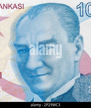 Gros plan de 100 billets de lire turque avec portrait de Mustafa Kemal Ataturk Banque D'Images