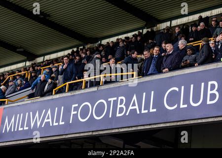 Le président de la FIFA Gianni Infantino regarde depuis la boîte du réalisateur pendant le match du championnat Sky Bet à la Den, Millwall. Date de la photo: Samedi 4 mars 2023. Banque D'Images