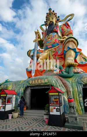 Kaohsiung, Taïwan - 9 février 2023 : Temple Zuoying Yuandi sur l'étang du Lotus à Kaohsiung, Taïwan. Banque D'Images