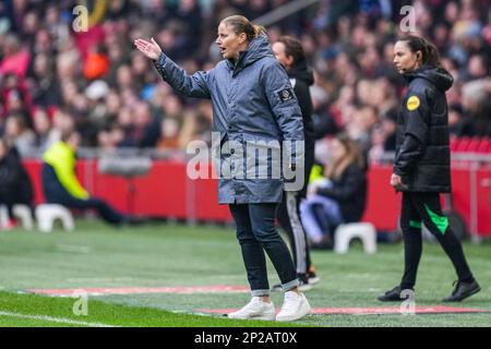 Amsterdam - Ajax Vrouwen entraîneur Suzanne Bakker pendant le match entre Ajax V1 et Feyenoord V1 à Johan Cruyff Arena le 4 mars 2023 à Amsterdam, pays-Bas. (Box to Box Pictures/Yannick Verhoeven) Banque D'Images