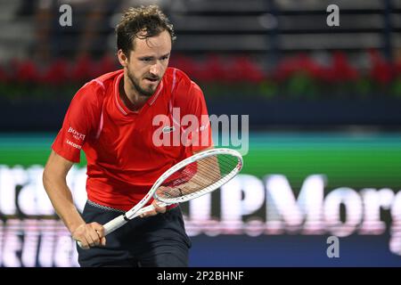 DUBAÏ, Émirats arabes Unis, 4th mars 2023. Action de la finale masculine des Championnats de duty Free tennis Open de Dubaï. 3rd SEED Daniil Medvedev a vaincu le champion de défense Andrey Rublev 6-2, 6-2 Credit: Feroz Khan/Alay Live News Banque D'Images