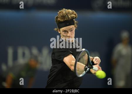 DUBAÏ, Émirats arabes Unis, 4th mars 2023. Action de la finale masculine des Championnats de duty Free tennis Open de Dubaï. 3rd SEED Daniil Medvedev a vaincu le champion de défense Andrey Rublev 6-2, 6-2 Credit: Feroz Khan/Alay Live News Banque D'Images