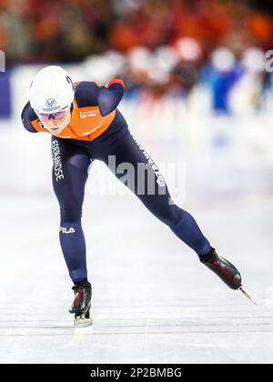 HERENVEEN - Marijke Groenewoud (NED) lors du départ de masse final pour les femmes aux Championnats du monde de patinage de vitesse de l'UIP à Thialf. ANP VINCENT JANNINK Banque D'Images