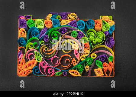 Papier quilling art caméra design bobines et tourbillons concept abstrait Banque D'Images