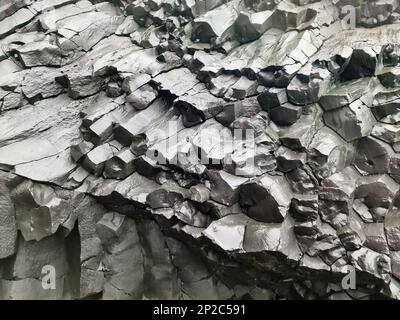 Incroyable basalte structures de roche à l'infini Black Beach de l'Islande Banque D'Images