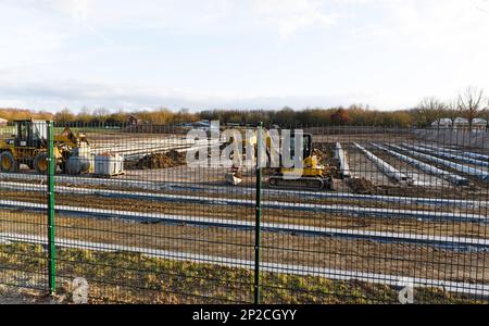 Upahl, Allemagne. 04th mars 2023. Vue sur le chantier de construction du village de conteneurs prévu. Il est possible que l'hébergement en conteneurs de 400 réfugiés dans le village de 500 habitants ne soit pas construit pour le moment. Le tribunal administratif de Schwerin a émis une injonction temporaire sur 3 mars 2023, selon laquelle le district ne peut pas construire avant qu'un permis de construire n'ait été délivré avec la participation de la communauté. Credit: Frank Hormann/dpa/Alay Live News Banque D'Images