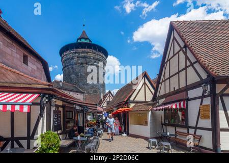 Nürnberg, Nuremberg: Handwerkerhof dans le "Waffenhof" à la tour de la muraille de la ville Frauentor, restaurant à Mittelfranken, moyenne-Franconie, Bayer Banque D'Images