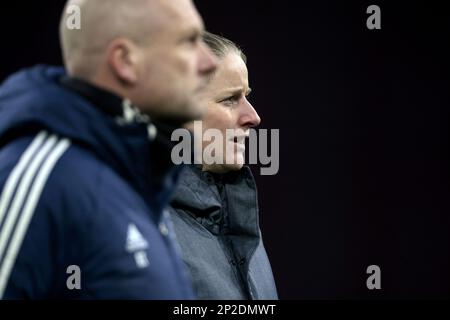 AMSTERDAM - les femmes Ajax entraînent Suzanne Bakker après le match des femmes néerlandaises Eredivisie entre Ajax et Feyenoord à la Johan Cruijff Arena sur 4 mars 2023 à Amsterdam, pays-Bas. PNA JEROEN PUTMANS Banque D'Images