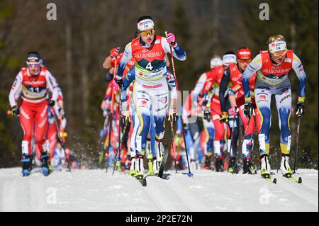 Planica, Slovénie. 4 mars 2023. Ebba Andersson, en Suède, dirige la course classique féminine de 30 kilomètres aux Championnats du monde de ski nordique 2023 de la FIS à Planica, en Slovénie. Elle a gagné la course. Crédit : John Lazenby/Alamy Live News Banque D'Images