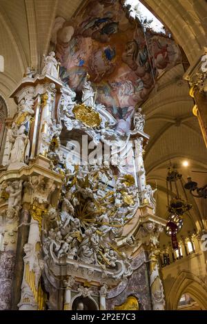 Tolède, Espagne - 22 juin 2022: Détail du Tabernacle à El Transparente, une œuvre de 1730 à l'intérieur de la cathédrale de Tolède, Espagne. Banque D'Images