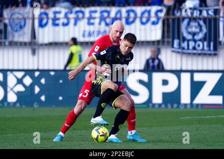 Martin Satriano (Empoli FC) et Luca Caldirola (AC Monza) pendant le championnat italien Serie Un match de football entre AC Monza et Empoli FC sur 4 mars 2023 au stade U-Power de Monza, Italie - photo Morgese-Rossini / DPPI Banque D'Images