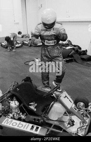 Archives 90ies: Centre de conduite de kart intérieur, Vénissieux, France, 1996 Banque D'Images