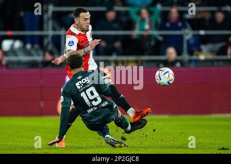 Rotterdam - Liam van Gelderen du FC Groningen, Quilindschy Hartman de Feyenoord pendant le match entre Feyenoord et le FC Groningen au Stadion Feijenoord de Kuip le 4 mars 2023 à Rotterdam, pays-Bas. (Box to Box Pictures/Tom Bode) Banque D'Images