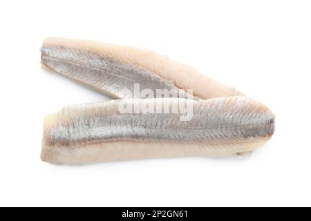 Délicieux filets de hareng salé sur fond blanc, vue de dessus Banque D'Images