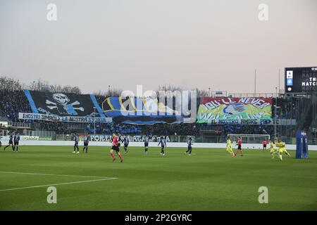 Bergame, Italie. 04th mars 2023. Les fans d'Atalanta montrent leur soutien pendant Atalanta FC vs Udinese FC, 25Â° série Un match de Tim 2022-23 à Gewiss - Atleti azzurri d'Italia Stadium à Bergame (BG), Italie, sur 04 mars 2022. Crédit : Agence photo indépendante/Alamy Live News Banque D'Images