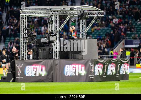 LONDRES, ROYAUME-UNI. 04th, mars 2023. DJ fidèle Sister Bliss joue de la musique live pendant le Big Game 14 Gallagher Premiership Rugby Match Round 19 Harleqins vs Exeter Chiefs au stade de Twickenham le samedi 04 mars 2023. LONDRES, ANGLETERRE. Credit: Taka G Wu/Alay Live News Banque D'Images