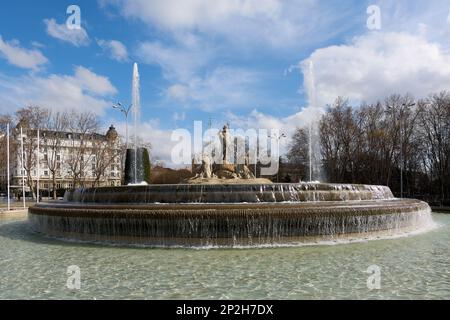 La fontaine de Neptune à Madrid : un chef-d'œuvre de la sculpture baroque Banque D'Images