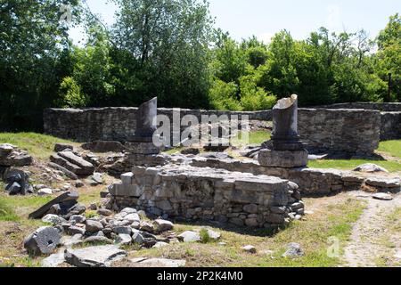 Ruines romaines anciennes à Colonia Ulpia Traiana Augusta Dacica Sarmizegetusa en Roumanie Banque D'Images