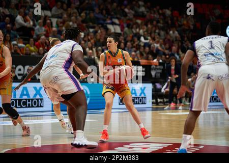 Kai James de CDB Clarinos Tenerife (L) et Leticia Romero de Valence Panier (R) en action pendant la Liga Femenina Endesa J24 sur 4 mars 2023 à Fue Banque D'Images