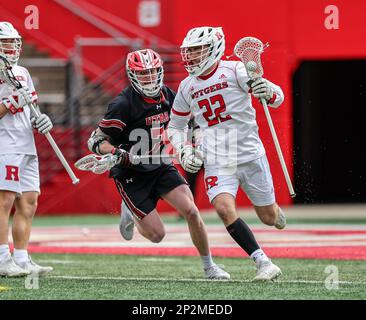 4 mars 2023: Josh Rose, milieu de terrain de l'Utah (7), tente de défendre l'attaque des Rutgers Eric Civetti (22) lors d'un match de Lacrosse entre les Utes de l'Utah et les chevaliers de l'écarlate des Rutgers au STADE SHI à Piscataway, N.J. Mike Langish/Cal Sport Media. Banque D'Images