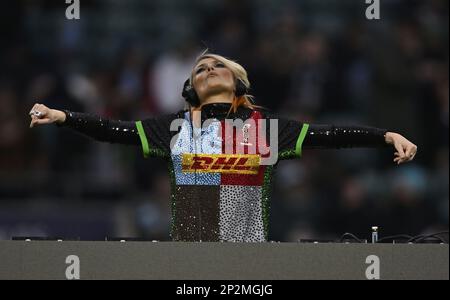 Twickenham, Royaume-Uni. 04th mars 2023. Rugby Gallagher Premiership. Grand jeu 14. Harlequins V Exeter Chiefs. Stade de Twickenham. Twickenham . DJ Sister Bliss pendant le match de rugby Harlequins V Exeter Chiefs Gallagher Premiership. Credit: Sport en images/Alamy Live News Banque D'Images