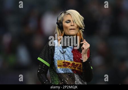 Twickenham, Royaume-Uni. 04th mars 2023. Rugby Gallagher Premiership. Grand jeu 14. Harlequins V Exeter Chiefs. Stade de Twickenham. Twickenham . DJ Sister Bliss pendant le match de rugby Harlequins V Exeter Chiefs Gallagher Premiership. Credit: Sport en images/Alamy Live News Banque D'Images