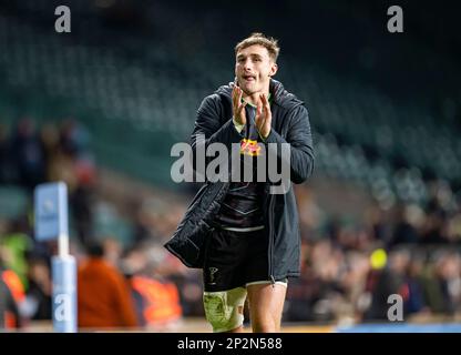 LONDRES, ROYAUME-UNI. 04th, mars 2023. Josh Bassett de Harlequins accueille le fan après le Big Game 14 Gallagher Premiership Rugby Match Round 19 Harleqins vs Exeter Chiefs au stade de Twickenham le samedi 04 mars 2023. LONDRES, ANGLETERRE. Credit: Taka G Wu/Alay Live News Banque D'Images