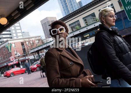 Seattle, États-Unis. 10th févr. 2023. Voyageurs au marché de Pike place. Banque D'Images