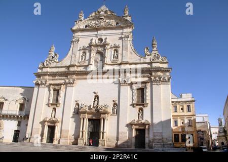 Galatina, Italie. Vue extérieure de l'église catholique des Saints Pierre et Paul datant du 17th siècle. Banque D'Images