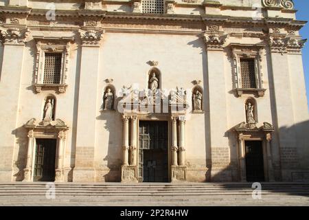 Galatina, Italie. Vue extérieure de l'église catholique des Saints Pierre et Paul datant du 17th siècle. Banque D'Images